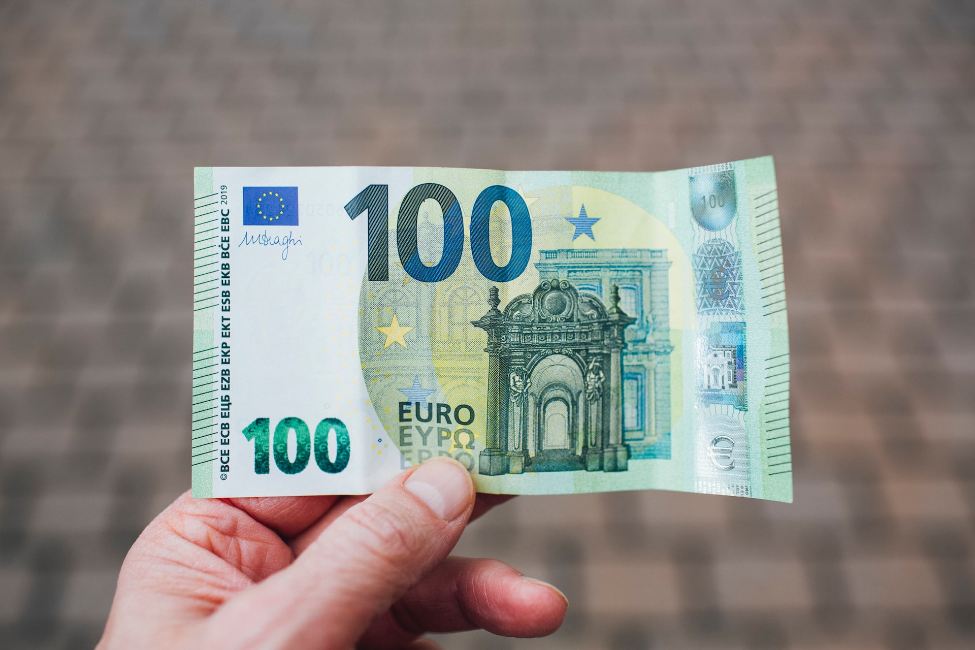 make 100 euro a day